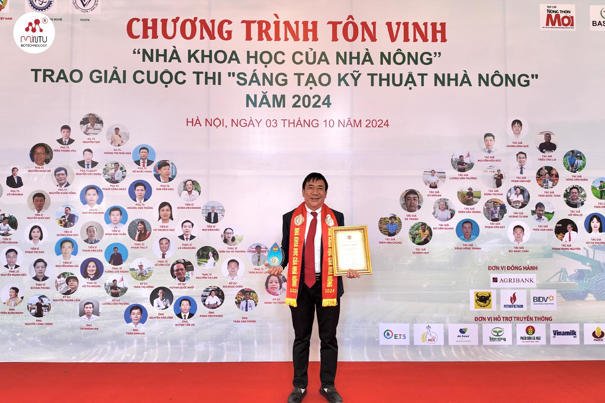 PGS.TS Phạm Công Hoạt nhận giải thưởng 